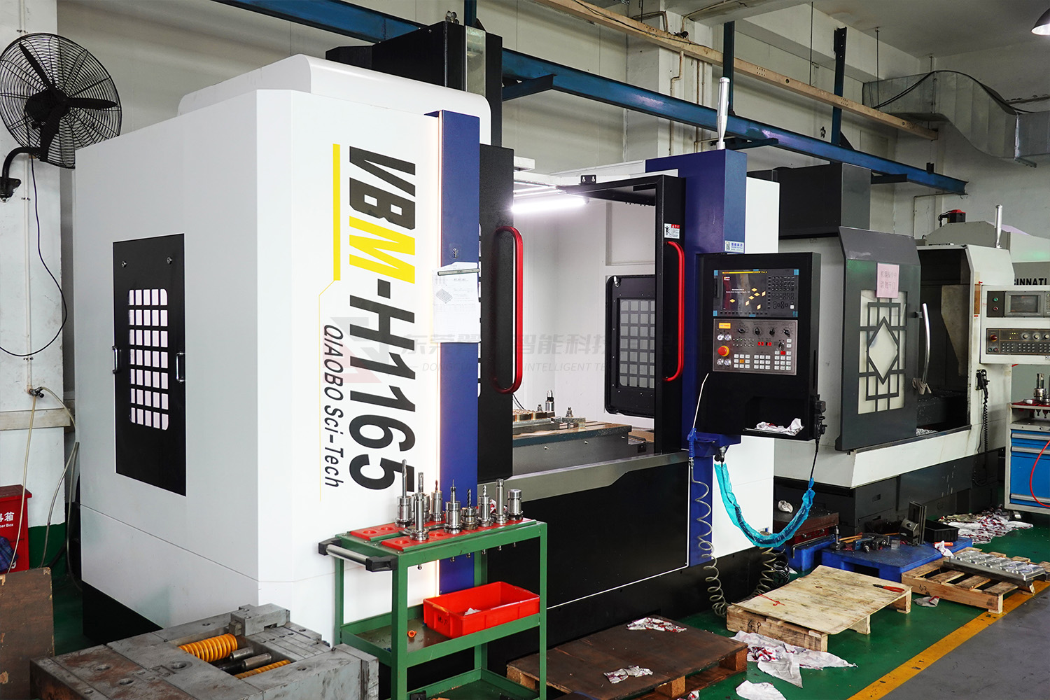 Large-format machining center